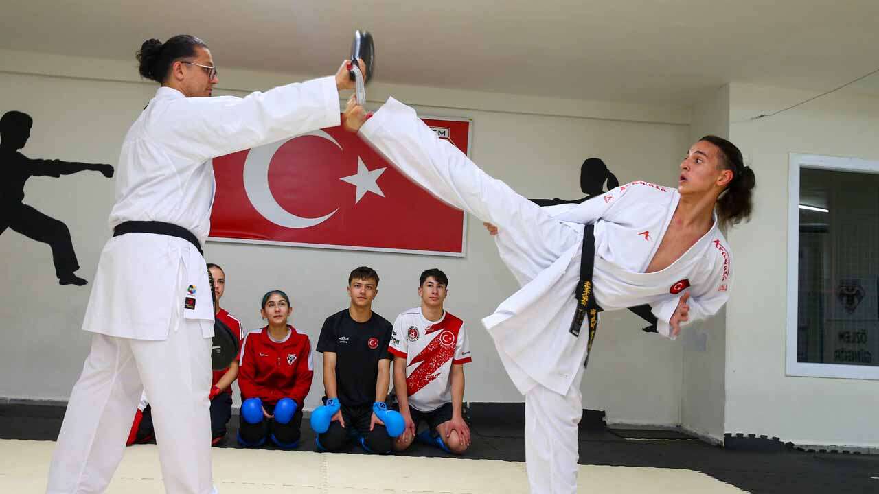 Karate için 5 yıldır babası ve kardeşlerinden uzakta yaşıyor