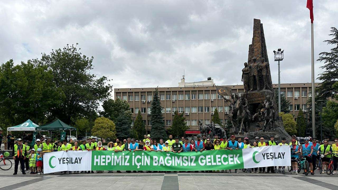 Uşak'ta Yeşilay'ın Geleneksel Bisiklet Turu Düzenlendi