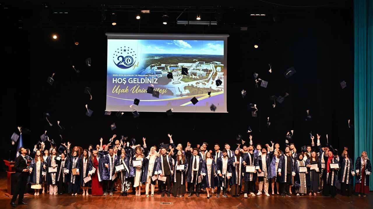Uşak Üniversitesi'nde mezuniyet heyecanı yaşandı