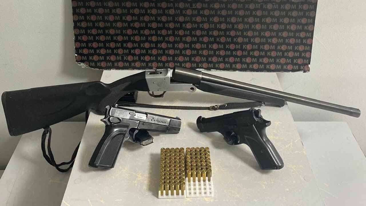 Uşak’ta Kaçakçılık Operasyonu: Makaron, Tütün ve Silah Ele Geçirildi