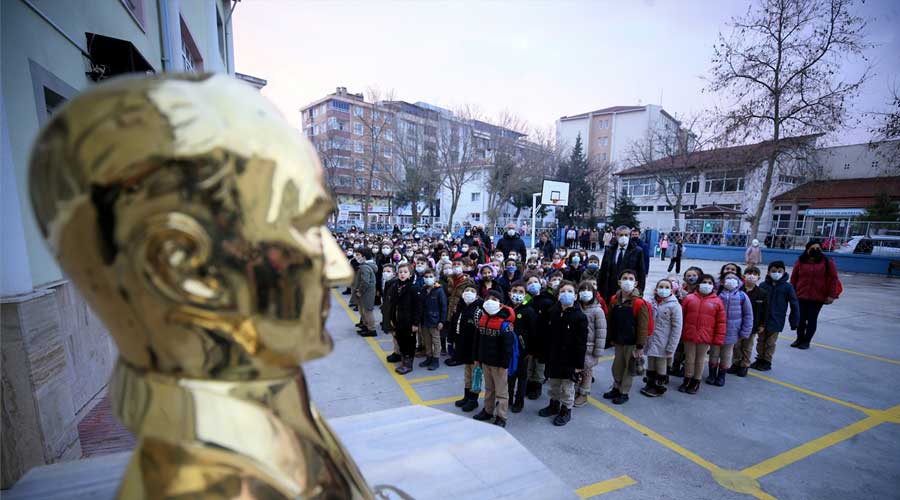 MEB'in 2023 - 2024 çalışma takvimi belli oldu: Bu yıl ara tatil ne zaman?