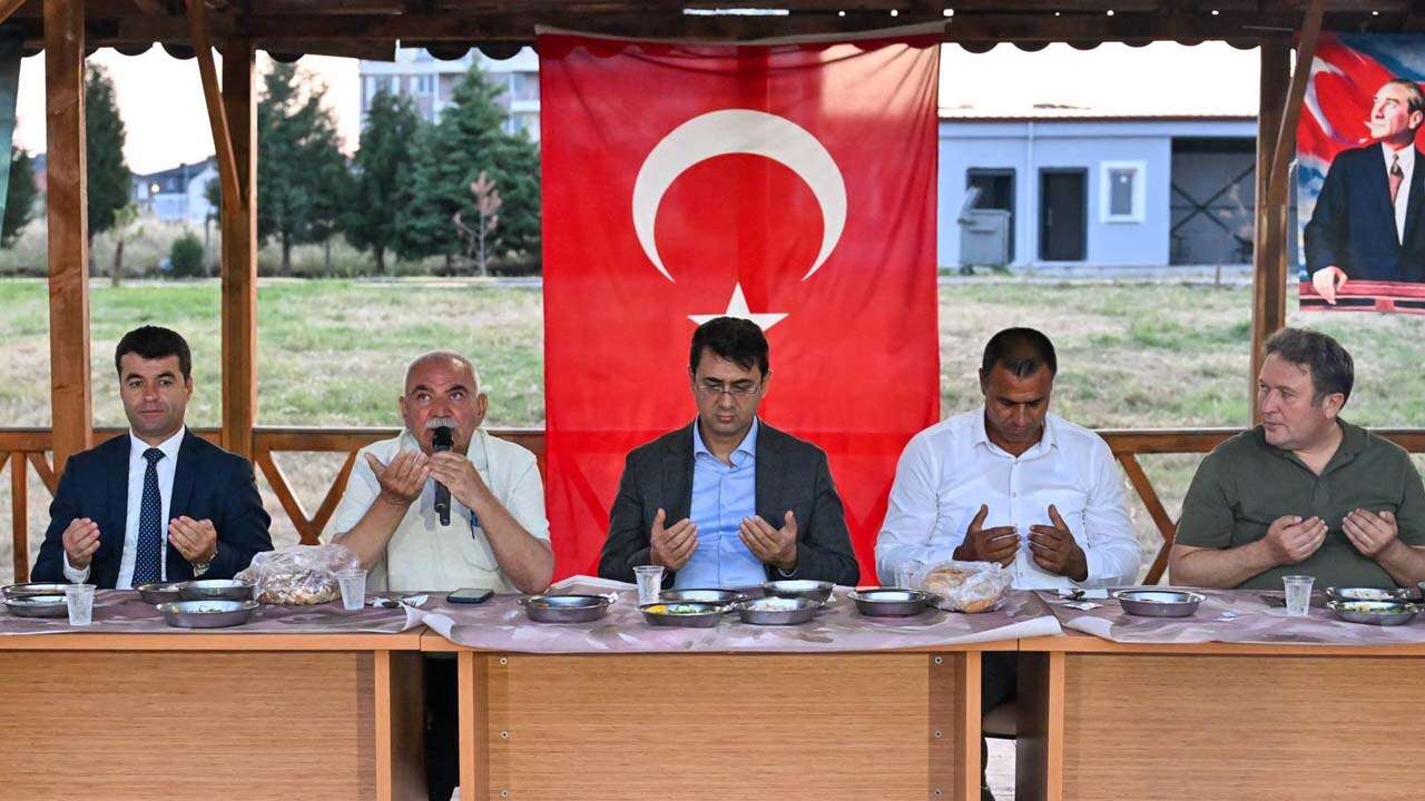 Vali Kartal, Muharrem İftarında Vatandaşlarla Buluştu