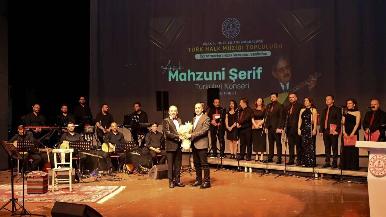 Uşak’ta Aşık Ozanlar Serisi Mahzuni Şerif Konseriyle Sürdü
