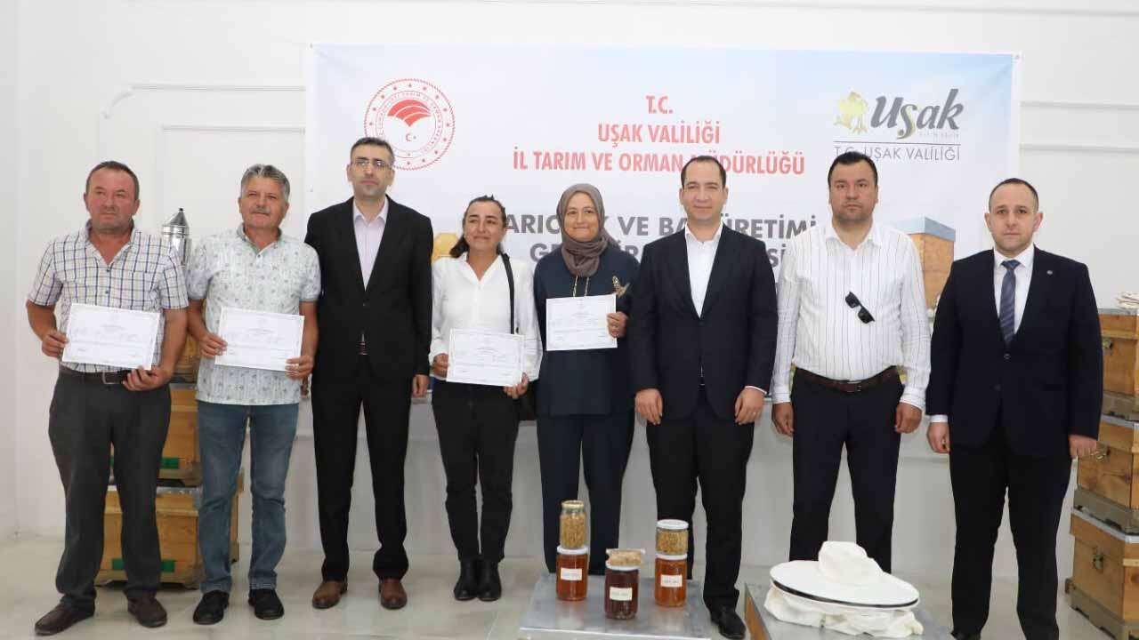 Ulubey'de 18 Üreticiye Kovan ve Ekipman Dağıtıldı