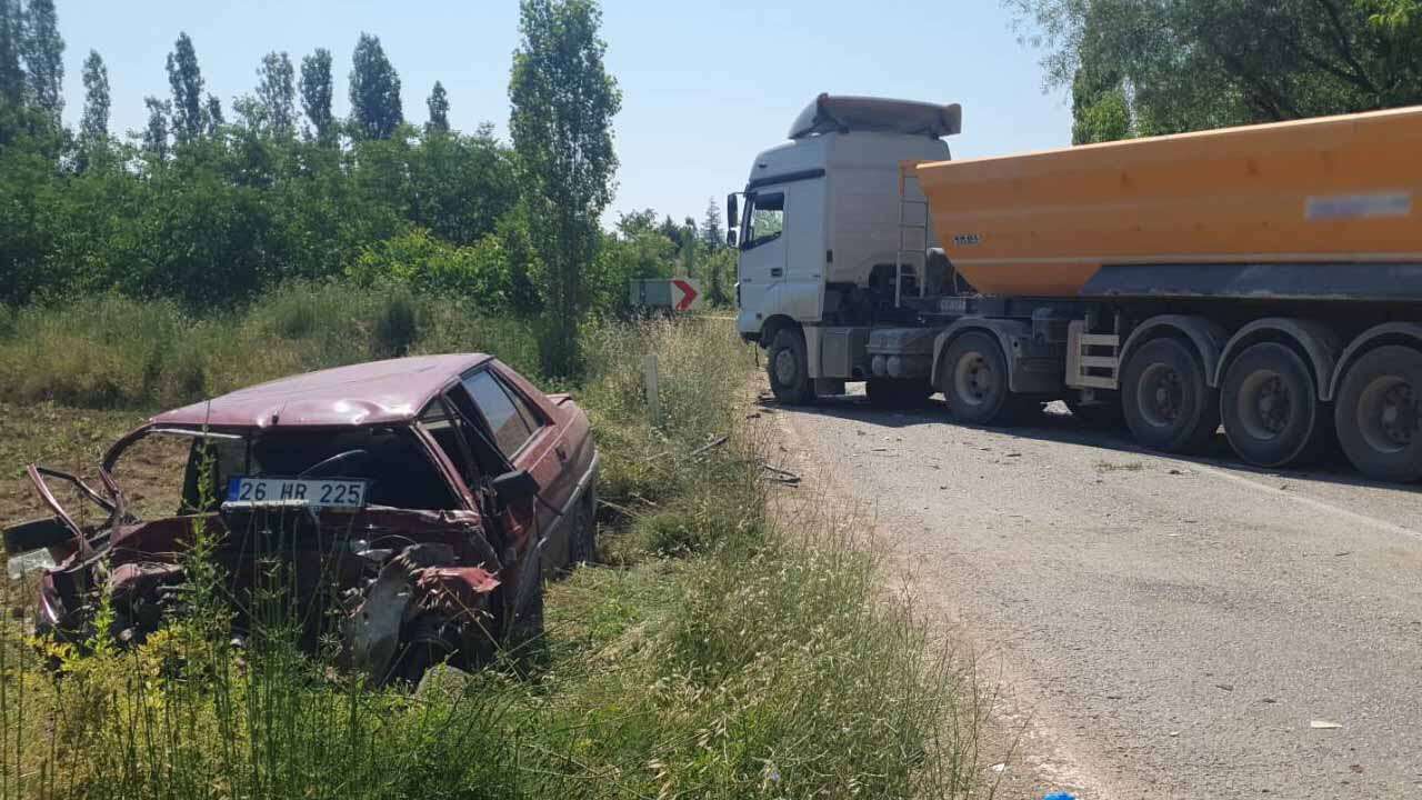Uşak'ta tırla çarpışan otomobilin sürücüsü Onur Doğan Öldü