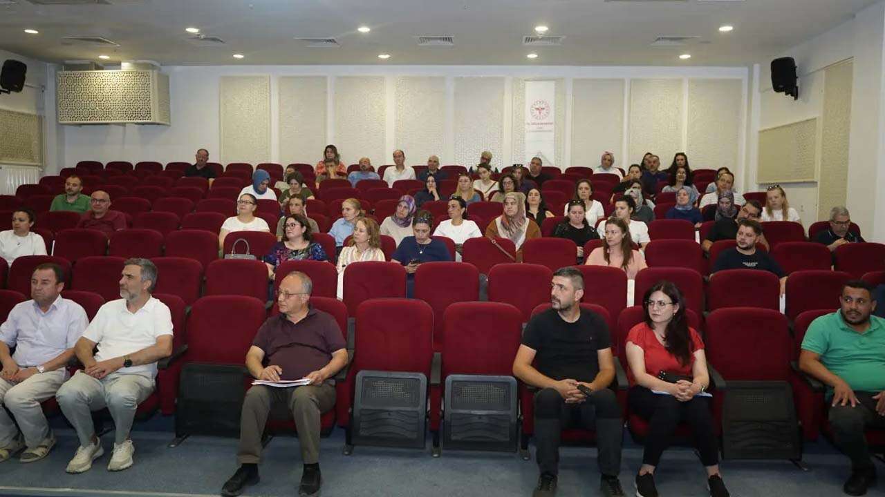 Uşak İl Sağlık Müdürlüğü’nden Sağlık Çalışanlarına Kapsamlı Program
