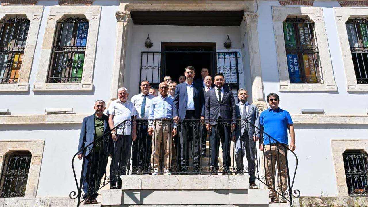 Vali Serdar Kartal’dan TÜGVA Yaz Okulu Ziyareti