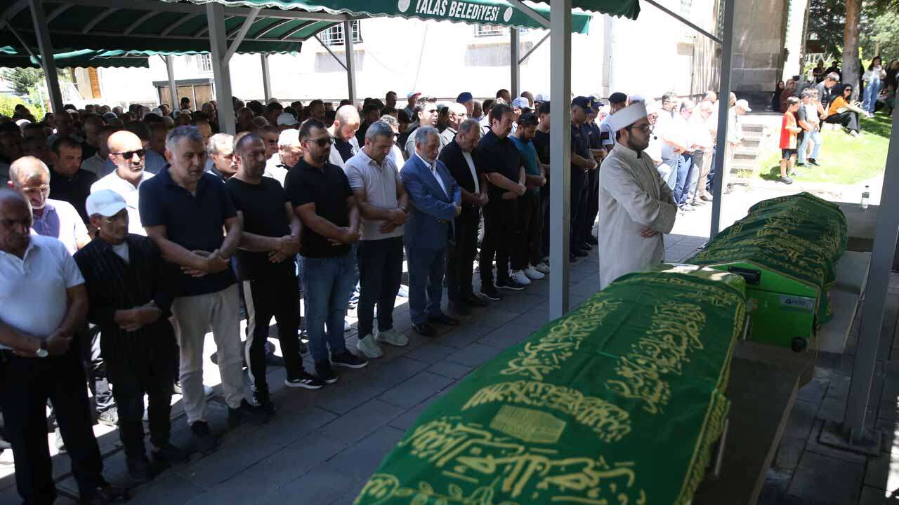 Uzman Çavuş Hakan Samur'un  Eşi ve Bebeği Kayseri'de Toprağa Verildi