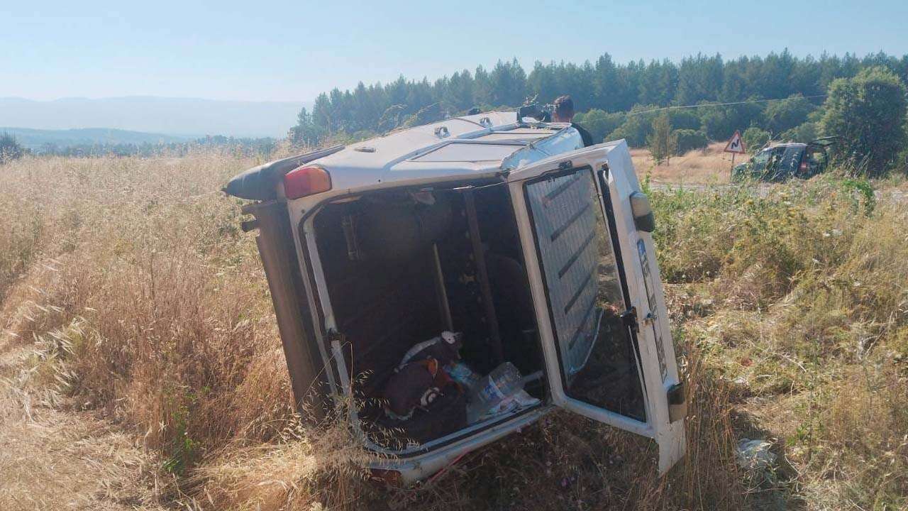 Salmanlar Köyünde Şarampole Uçan Otomobildeki 3 Kişi Yaralandı