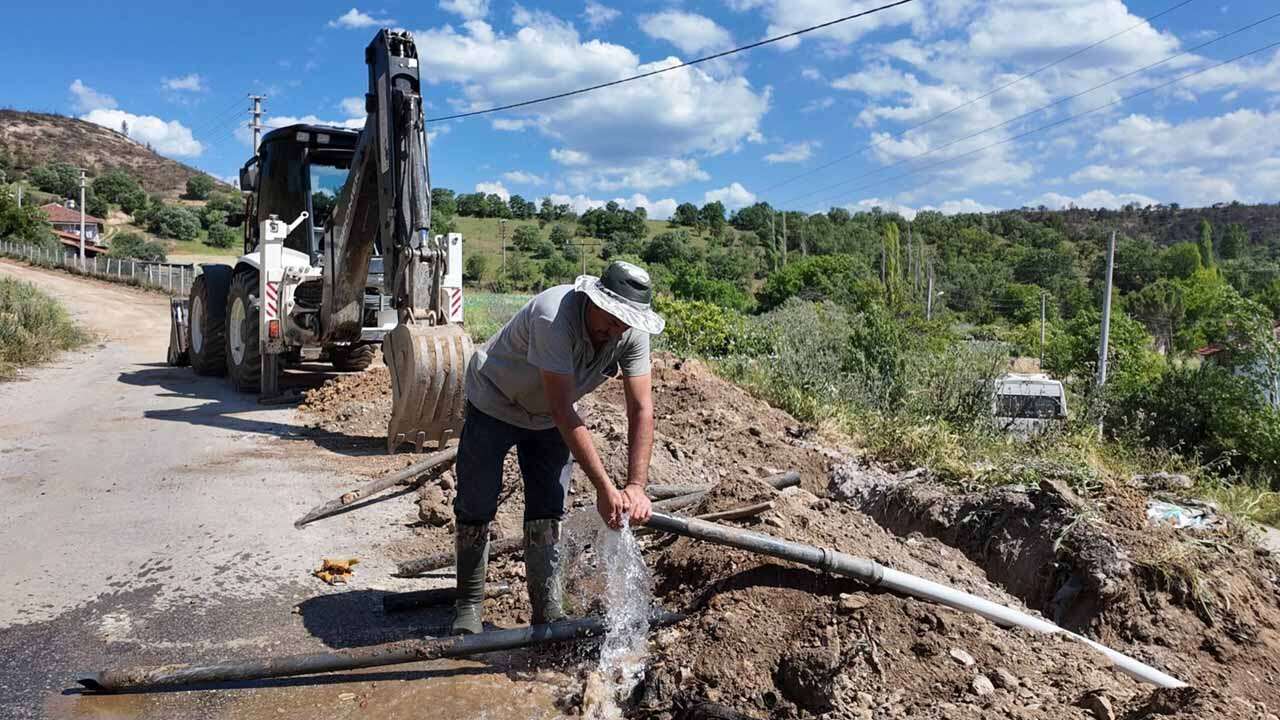 Uşak’ta 180 Köyün Atıkları Toplandı, 17 Köy İlaçlandı