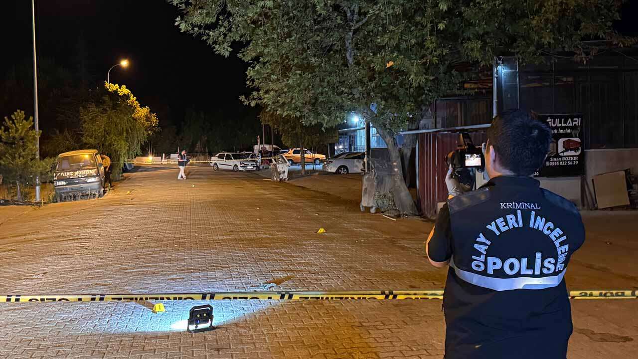 Uşak'ta Silahlı Kavgada 13 Kişi Yaralandı