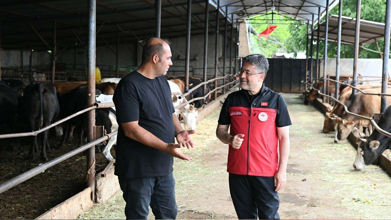 Bakan Yumaklı Uşaklı Üreticiyi Türkiye’ye Örnek Gösterdi