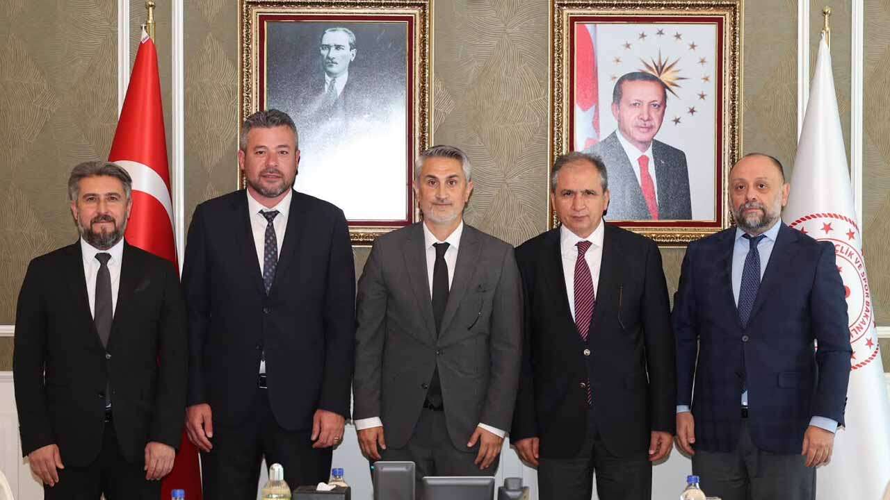 Uşak ve İlçelerine Spor Yatırımı Müjdesi Protokoller İmzalandı