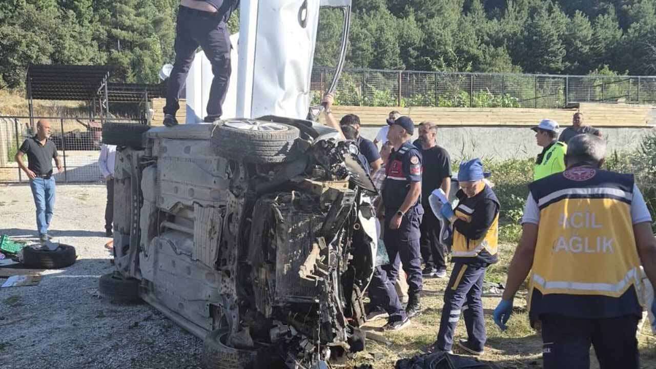Uşak'ta Devrilen Otomobildeki 18 Yaşındaki Genç Öldü