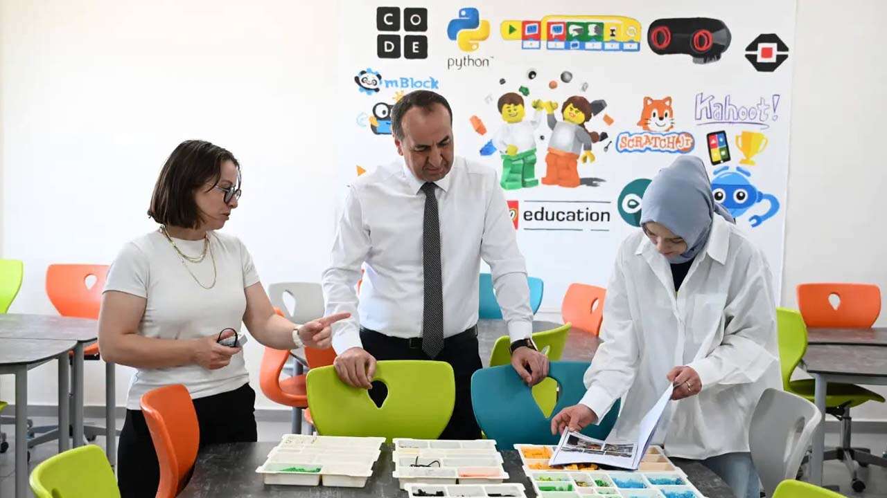 Uşak'ta STEM ve Robotik Eğitimleri Yeni Döneme Hazırlanıyor
