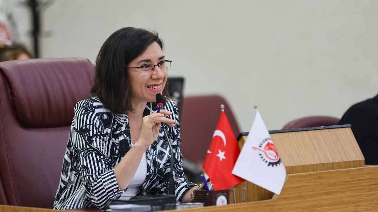 Uşak'ta Belediye Başkan Vekili İle Dokuz Meclis Üyesi CHP’den İstifa Etti
