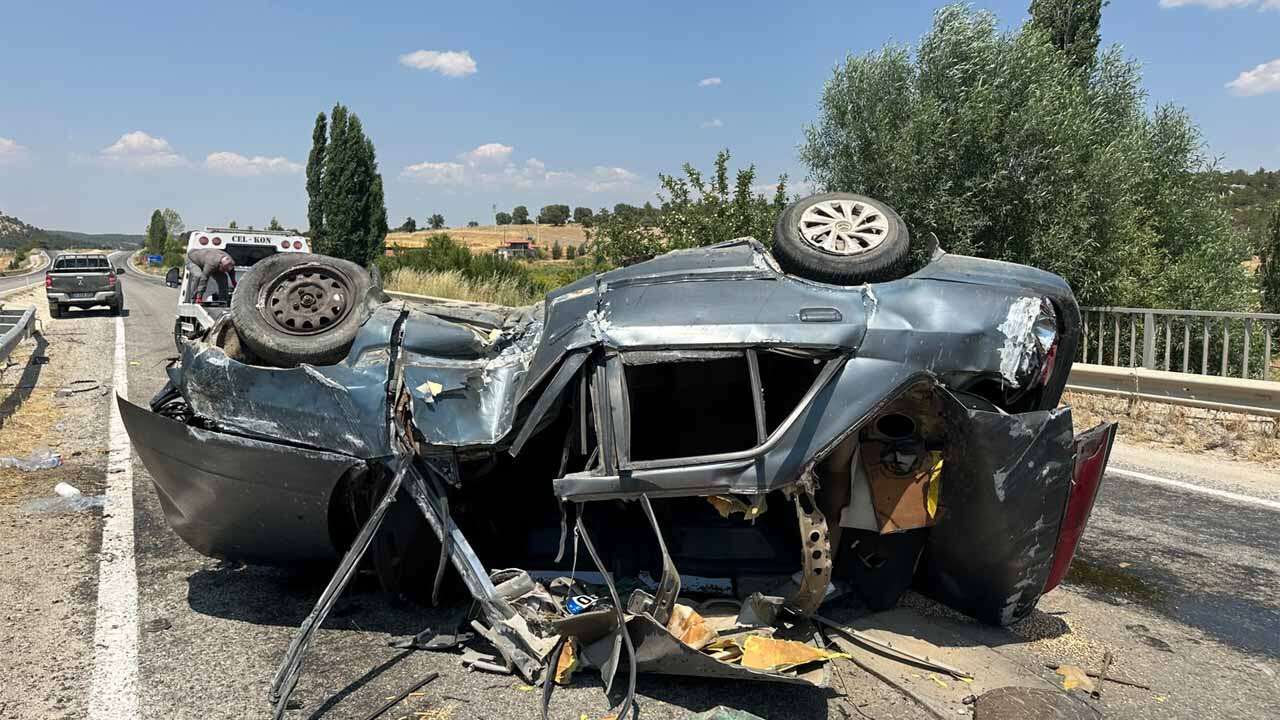 Uşak'ta Otomobil Takla Attı 2'si Çocuk 4 Kişi Yaralandı