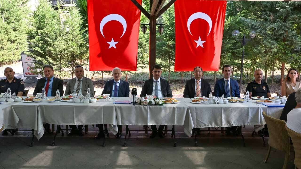 Uşak Valisi Serdar Kartal: “Sorunları Hep Birlikte Çözeceğiz”