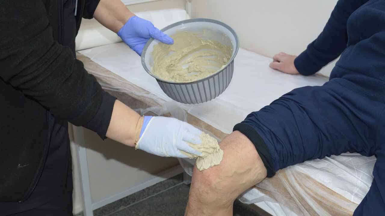 Uşak’ta Şifalı Çamur Tedavisi 20 Dakikalık Seanslarla Uygulanıyor