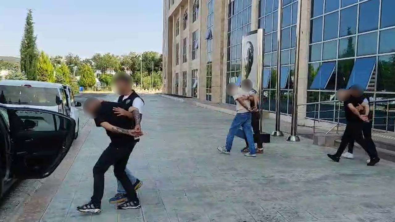 Uşak'ta Yakalanan 14 Zehir Taciri Tutuklandı