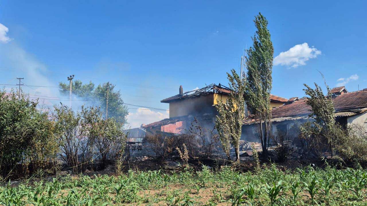 Banaz’da Ev Yangınına Ekiplerden Hızlı Müdahale