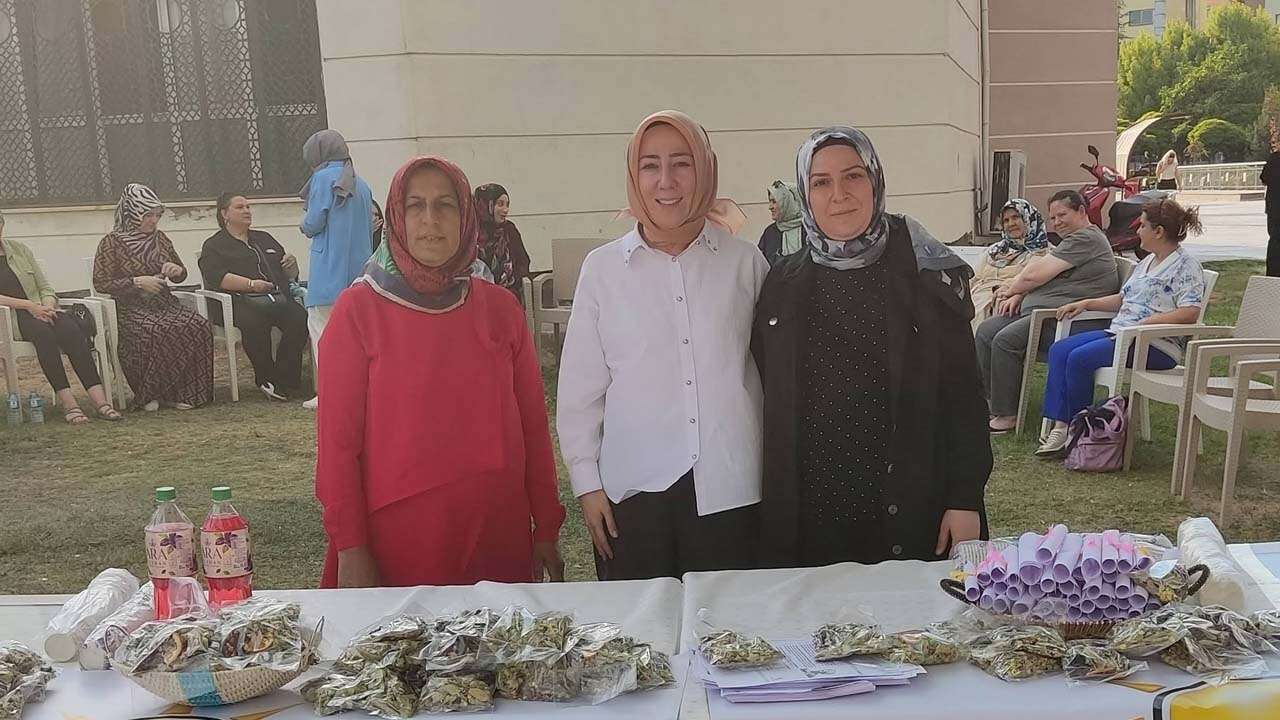 AK Parti Uşak Kadın Kolları’ndan İbn-i Sina Haftası Buluşması