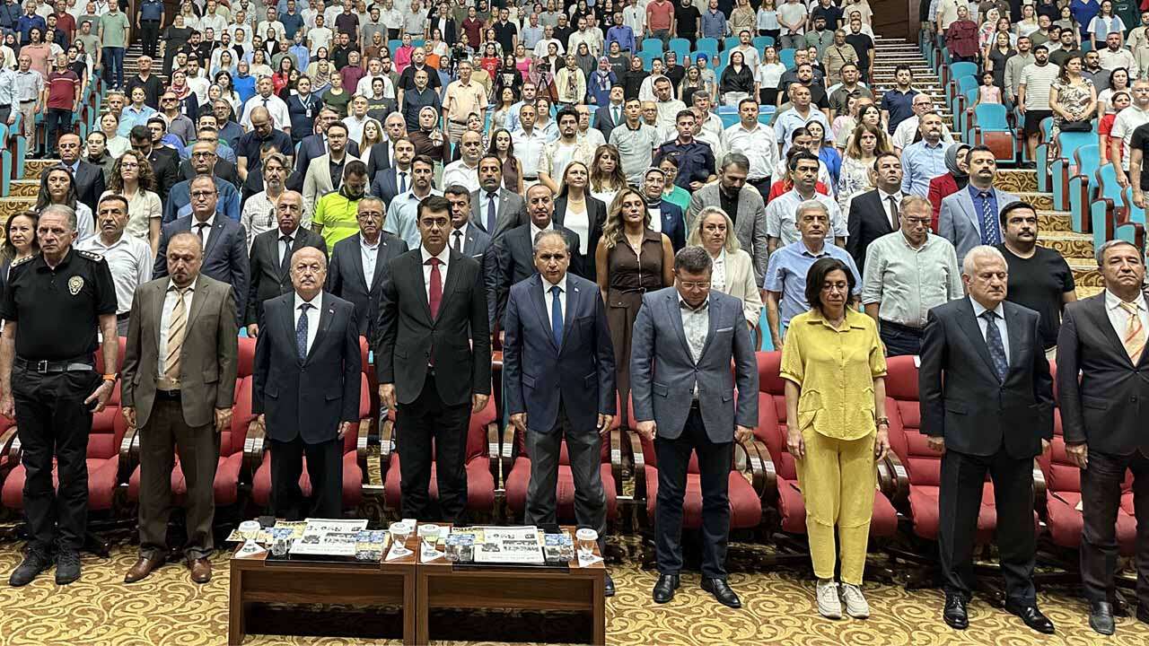 Uşak'ta "Düşmanın Teslim Alındığı Şehir: Uşak ve Milli Mücadele Sempozyumu" başladı