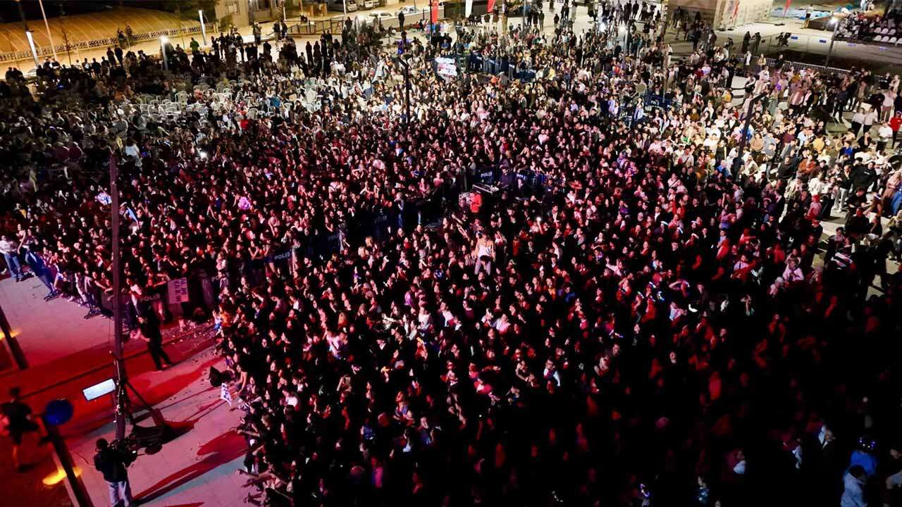 Uşak'ta Poizi ve  Kıraç Konseri İptal Edildi