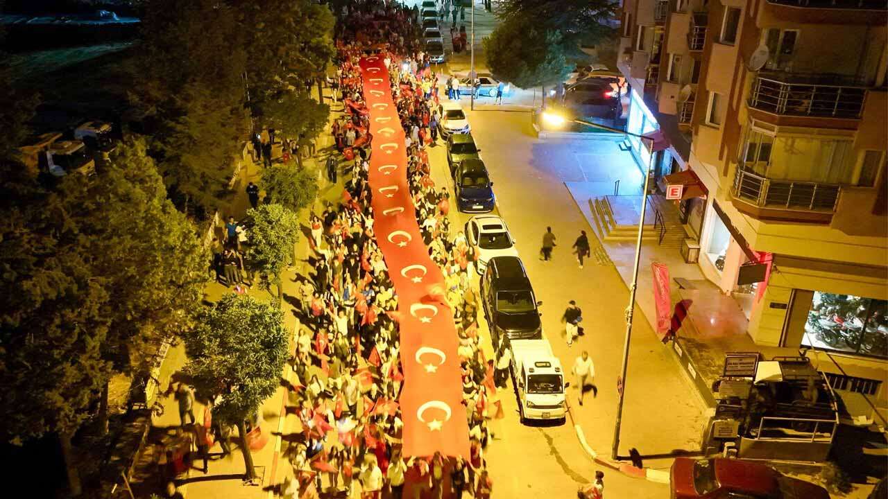 Uşak'ta Zafer Bayramı Coşkusu Gece Boyu Sürdü
