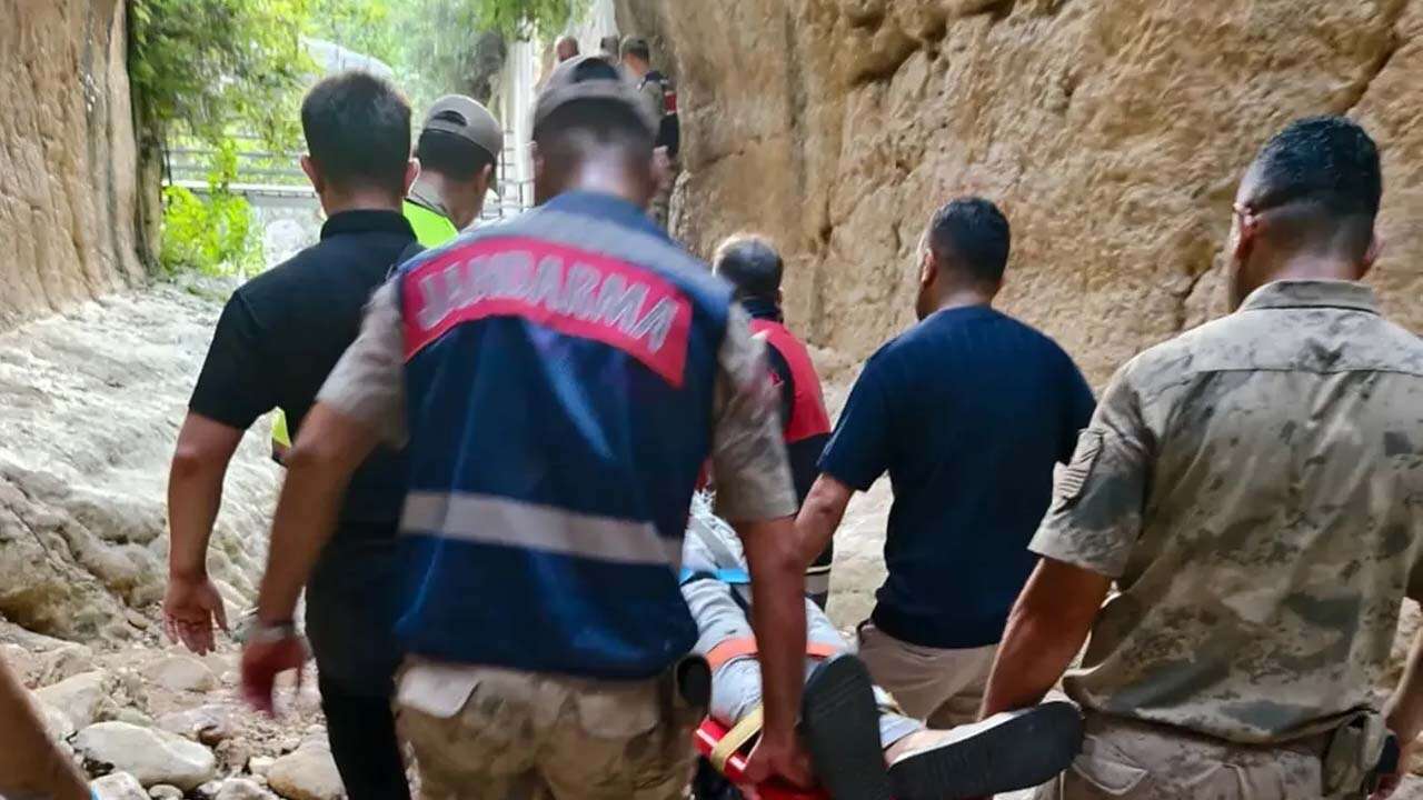 Uşak AFAD Ekibi Hatay’da Yaralı Vatandaşın İmdadına Yetişti