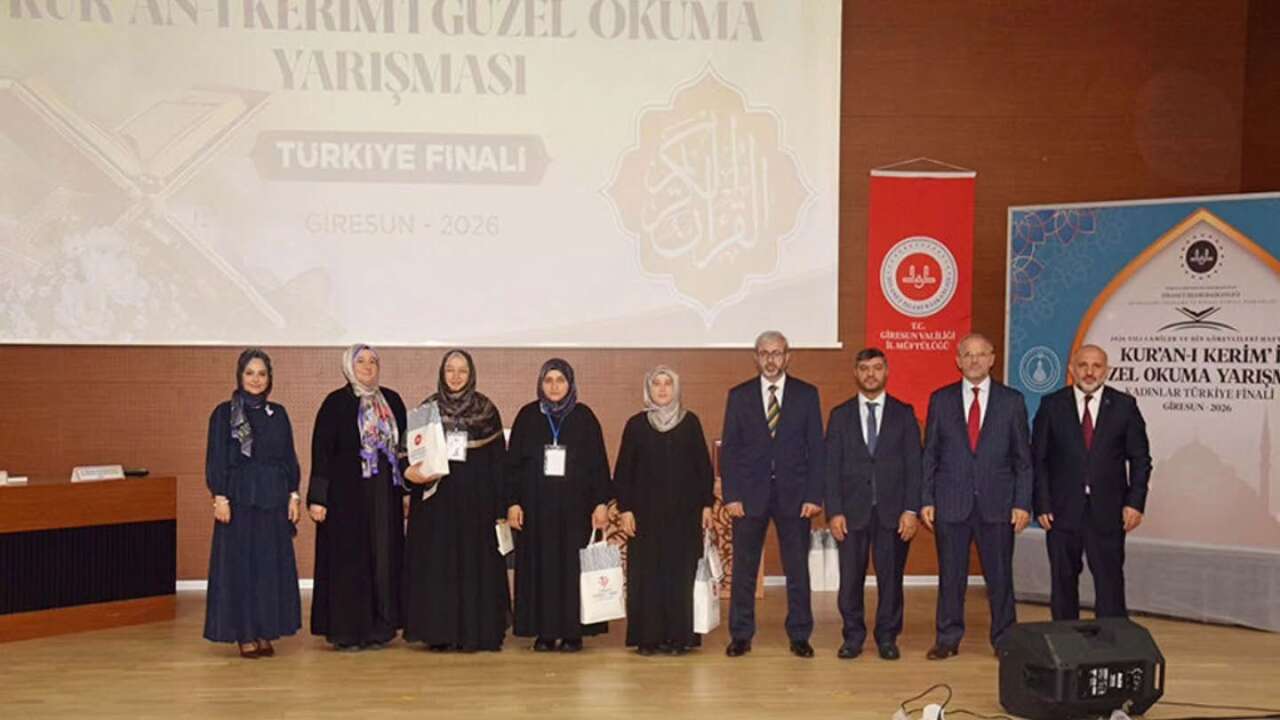 Uşaklı Kur’an Kursu Öğreticisi Türkiye Üçüncülüğünü Kazandı