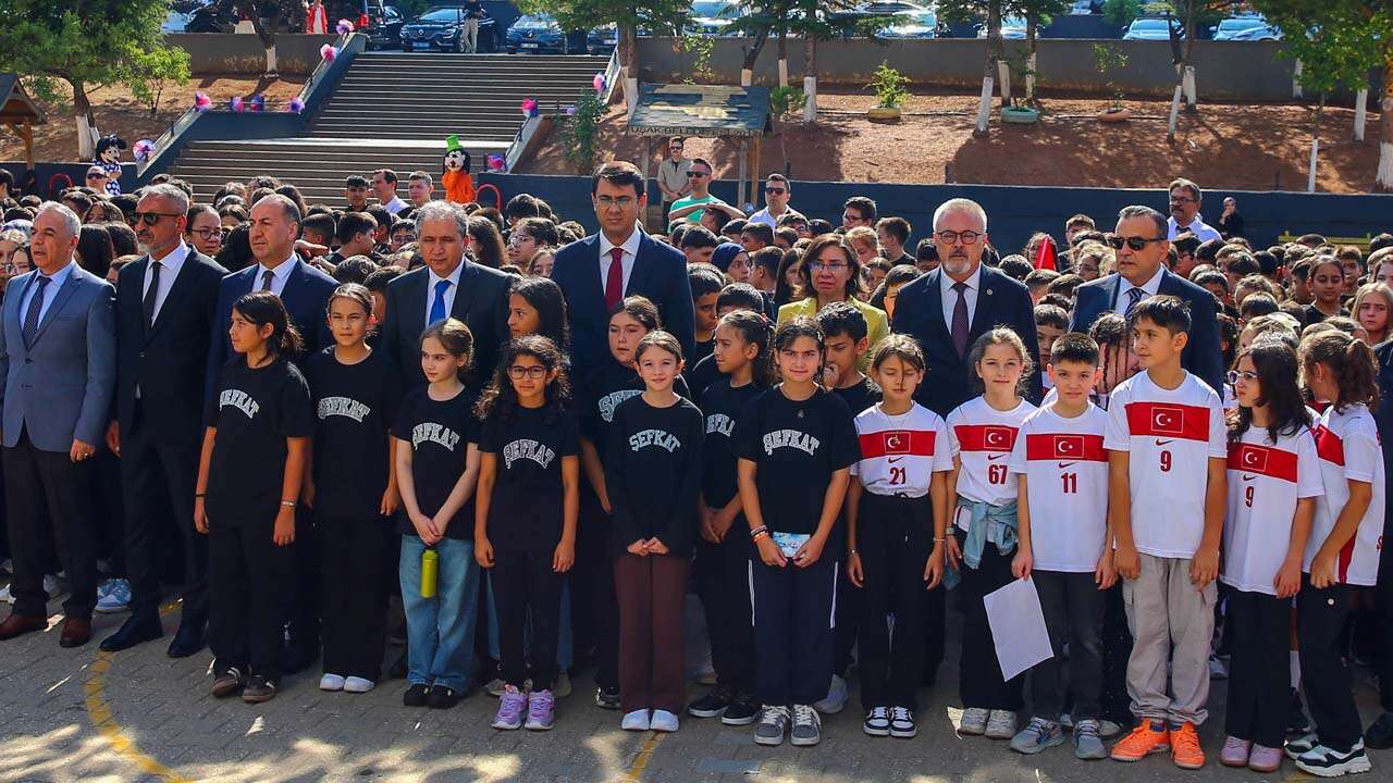 Uşak'ta 63 Bin 64 Öğrenci Ders Başı Yaptı
