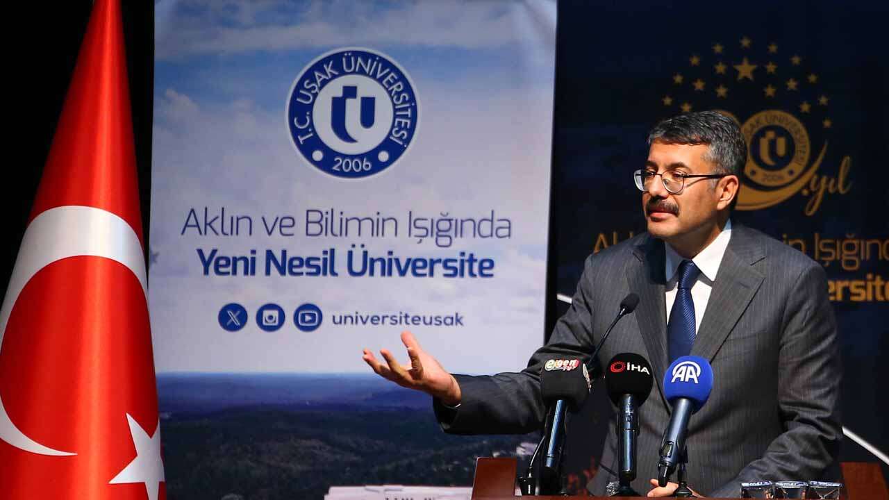 Ali Çelik, Uşak Üniversitesi'ndeki Etkinliğe Katıldı