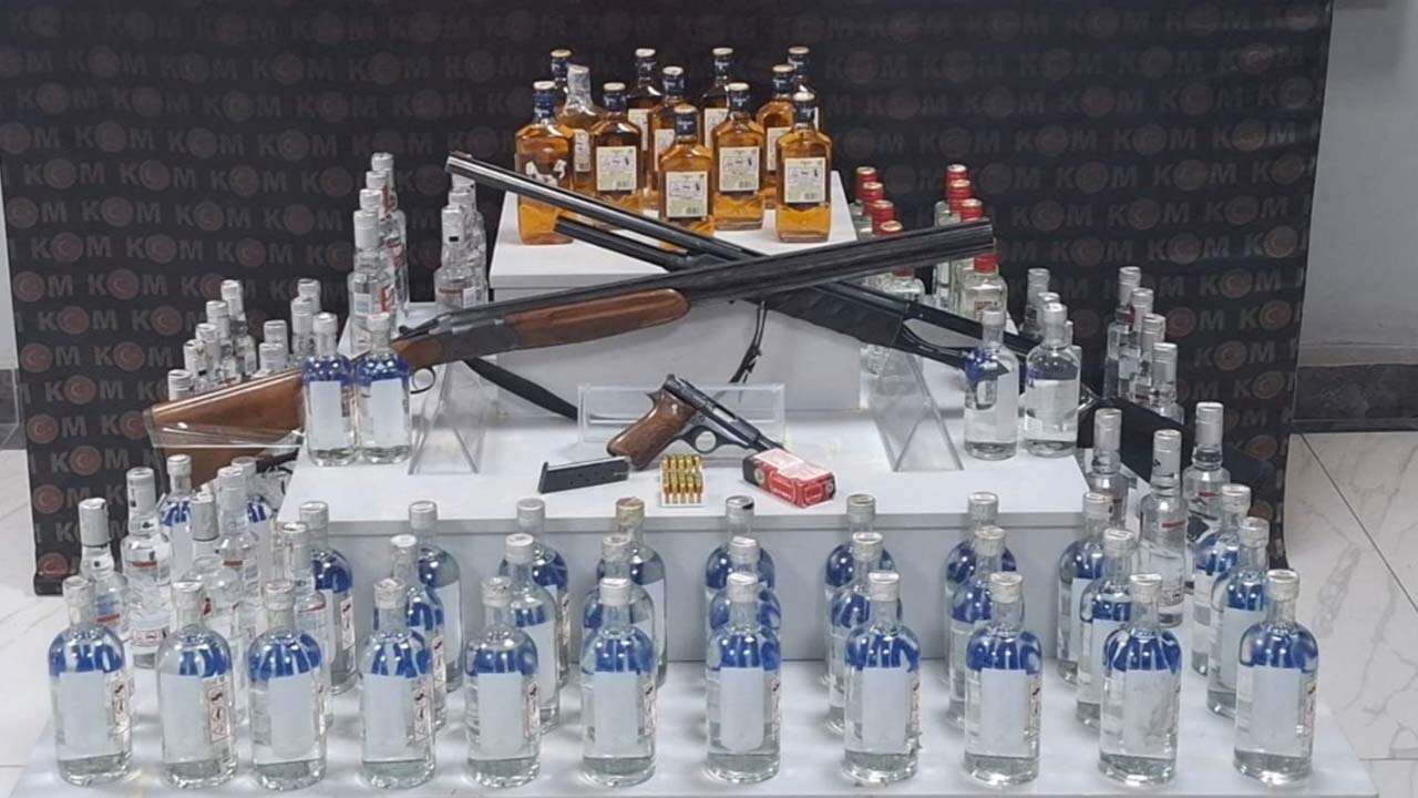 Uşak’ta Sahte Alkol, Sigara ve Silah Ele Geçirildi