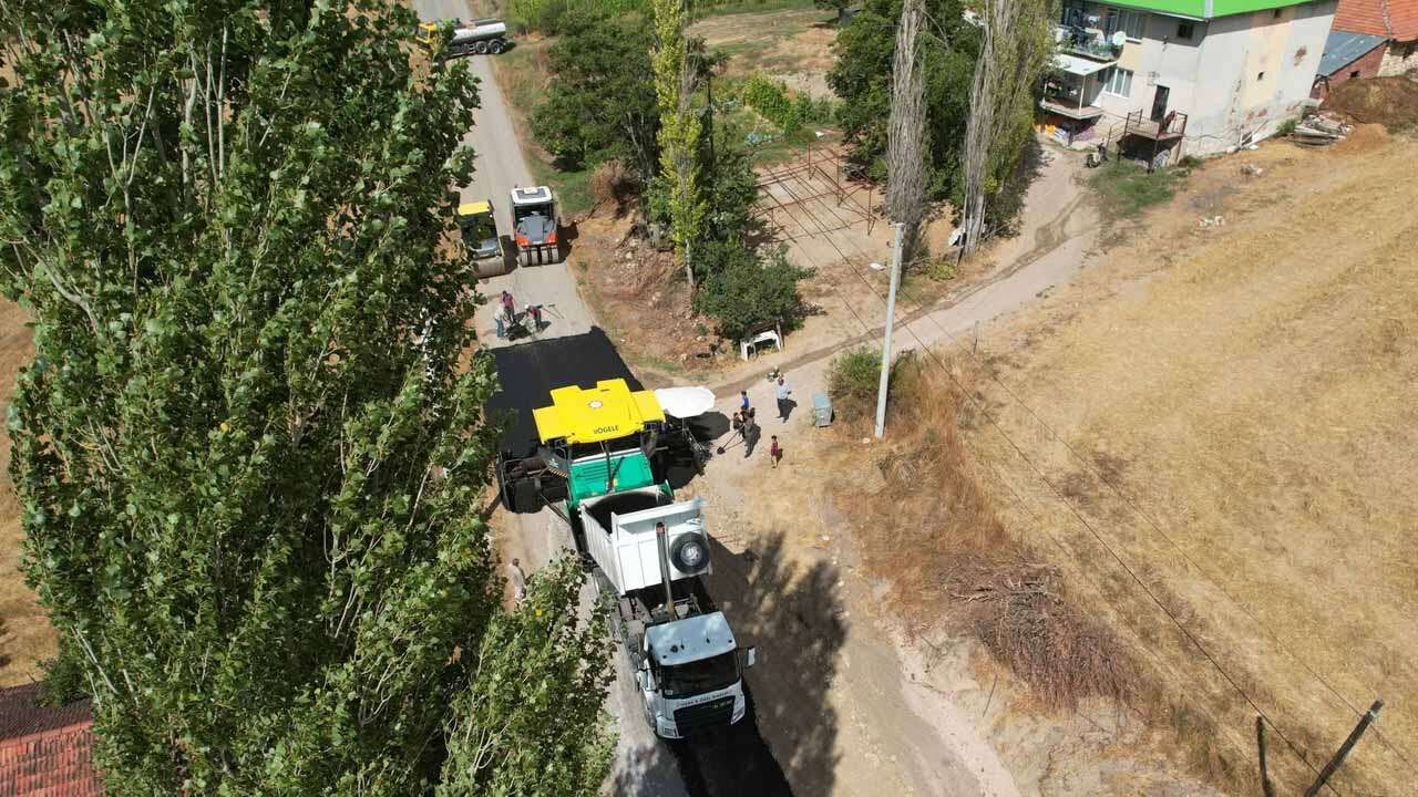 Uşak’ın Köylerinde Okullar, Yollar ve Altyapı Yenileniyor