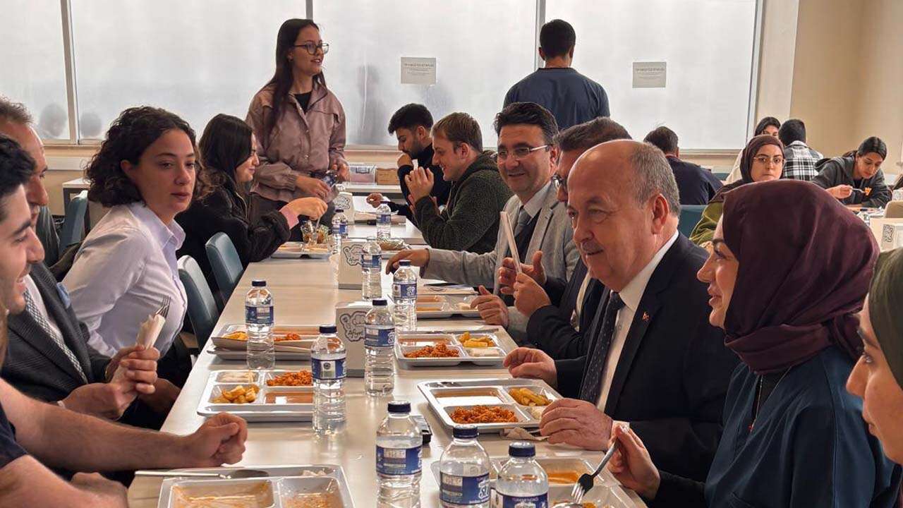 Uşak’ta Tıp Fakültesi Öğrencilerine Yemek Kolaylığı