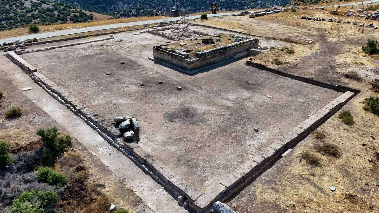 Blaundos Antik Kenti'nde 250 Metre Uzunluğunda Duvar Bulundu