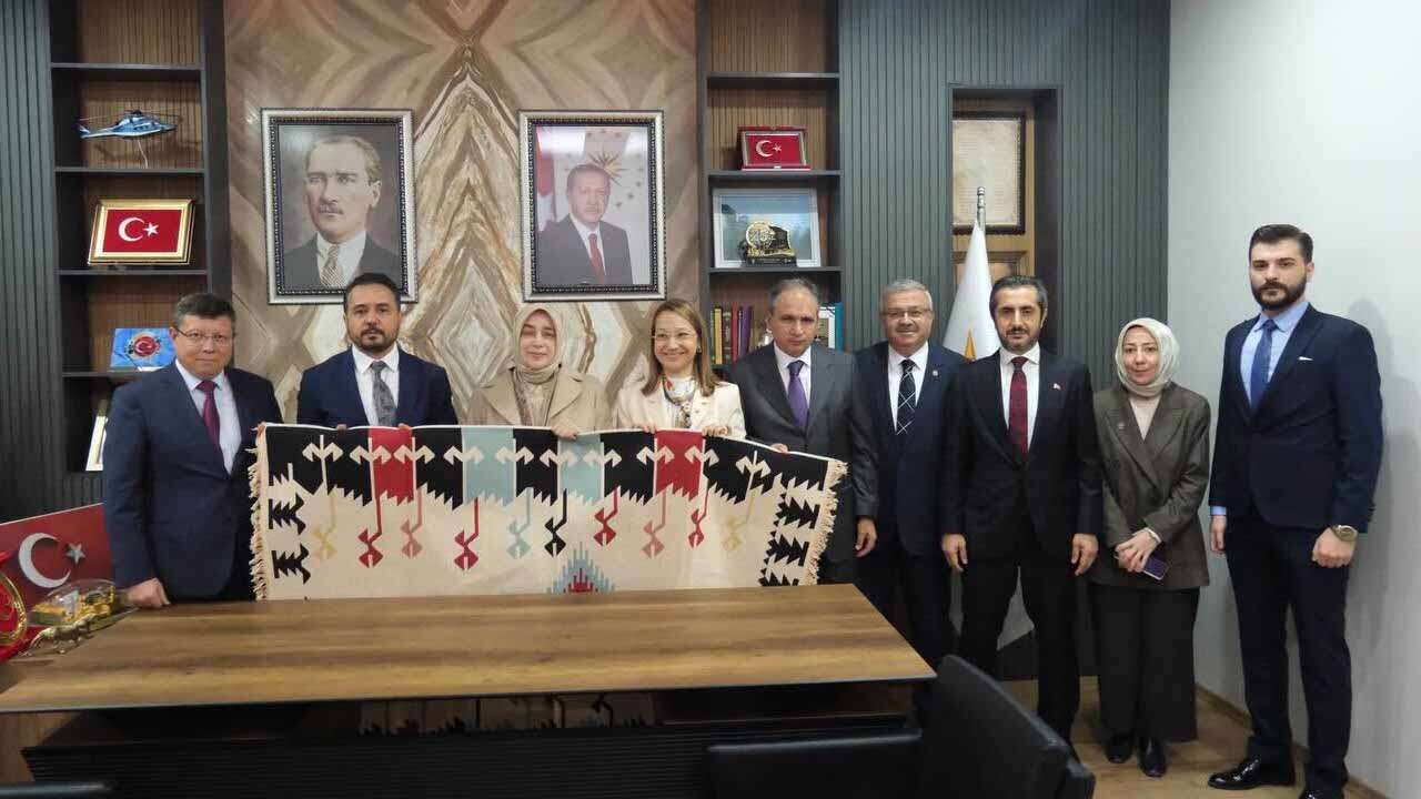 AK Parti Grup Başkanvekili Özlem Zengin Uşak’ta Teşkilatla Buluştu
