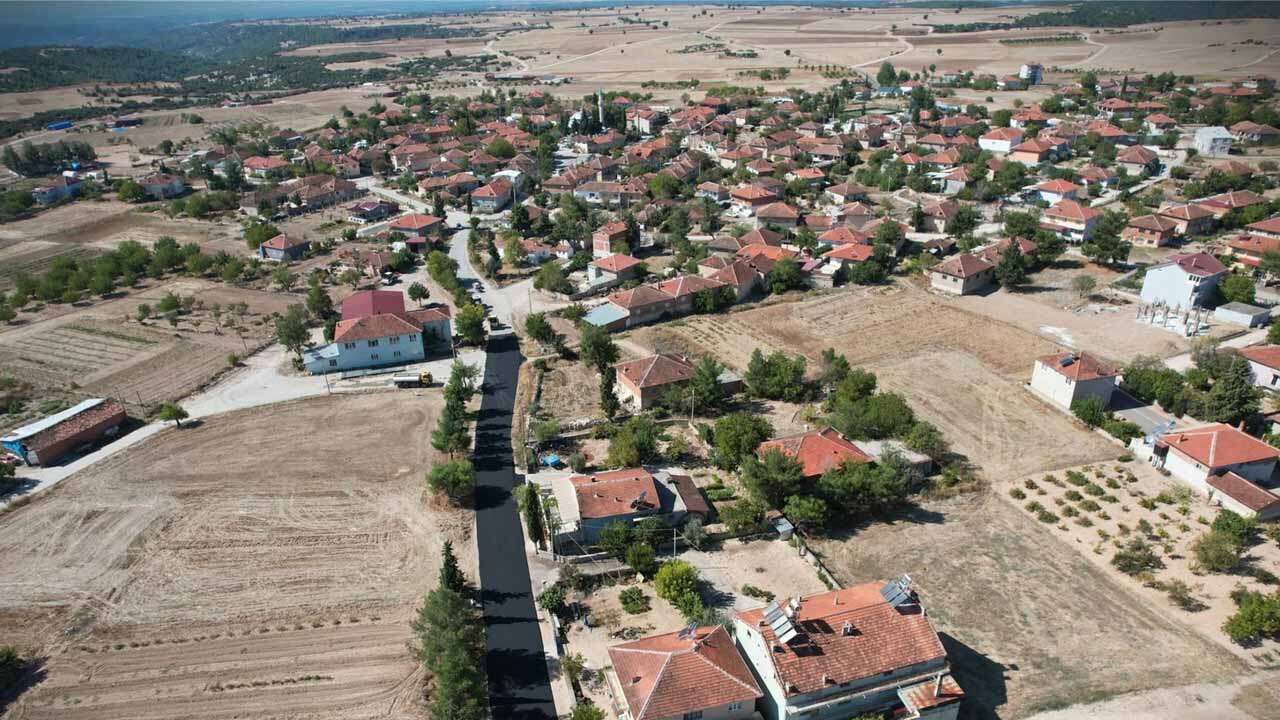 Uşak'ın Köylerinde Yol ve Altyapı Çalışmalarında Yoğun Mesai