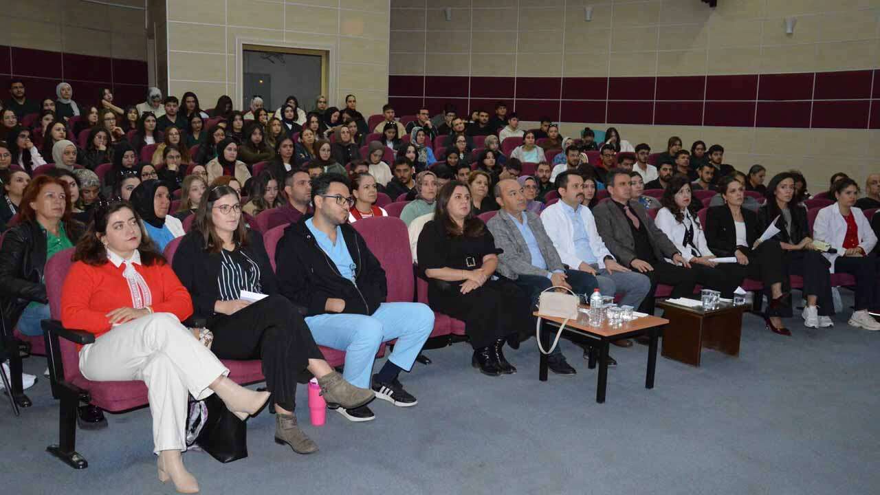 Uşak’ta İlk Kez Düzenlendi Postpartum Döneme Özel Konferans