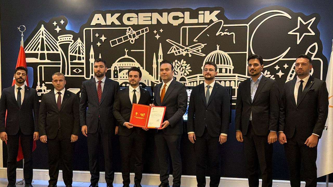 AK Parti Uşak Gençlik Kolları Başkanlığına Batuhan Yalabık Atandı