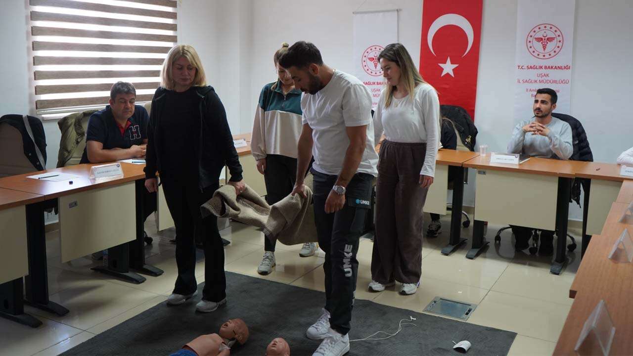 Uşak’ta Fizyoterapistlere İlk Yardım Eğitimi