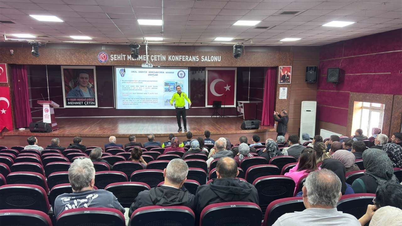 Uşak Emniyeti Servis Sürücülerini Bilgilendirildi