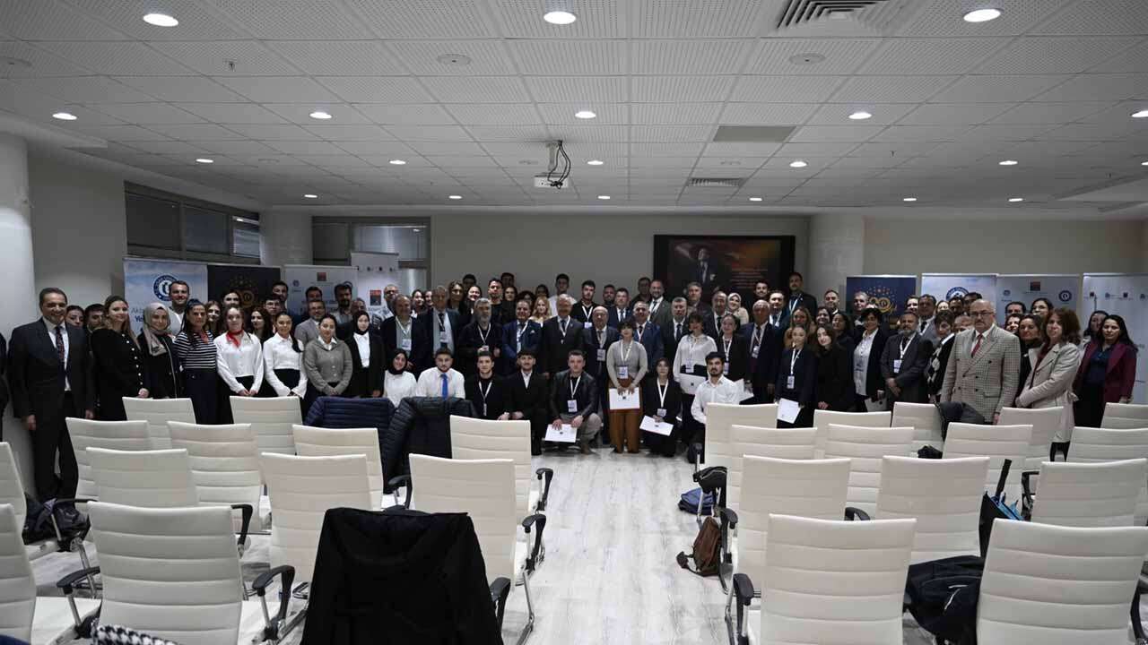 Uşak'ta Bilim Dünyası Buluştu, Yeşil Enerji İçin Önemli Adım