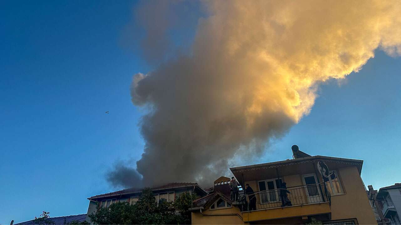 Dikilitaş Mahallesi'nde Evin Çatısı Yandı