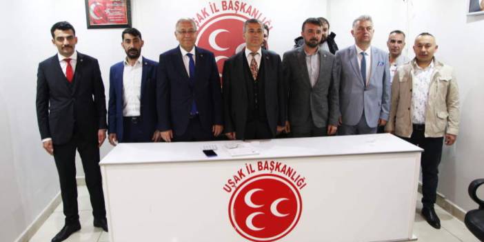 Uşak'ta Zafer Partisinden istifa eden 25 kişi MHP'ye katıldı