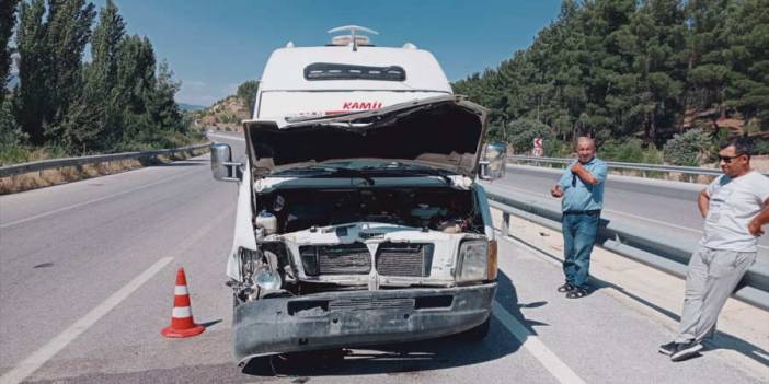 Uşak OSB’ye işçi götüren servisler kaza yaptı! 7 kişi yaralandı