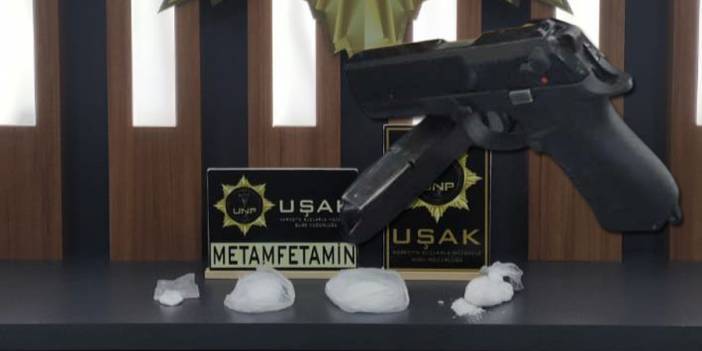 Uşak'ta polisin durdurduğu otomobilden uyuşturucu ve silah çıktı
