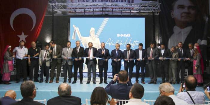 Uşak Belediyesi Yöresel Ürünler Çarşısı açıldı