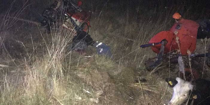 Tır park halindeki traktöre çarptı! 2 kişi yaşamını yitirdi